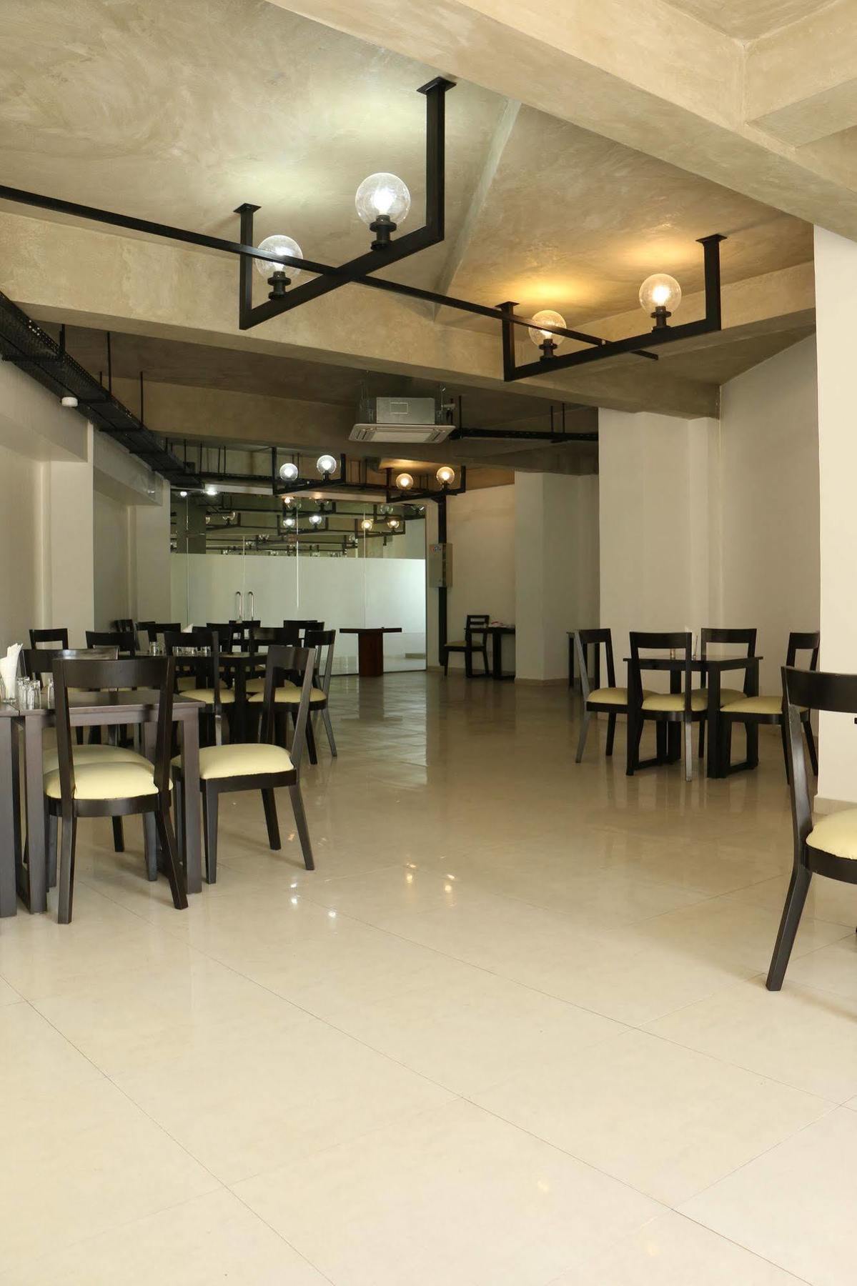 Saninro Hotel - Ragama Ngoại thất bức ảnh