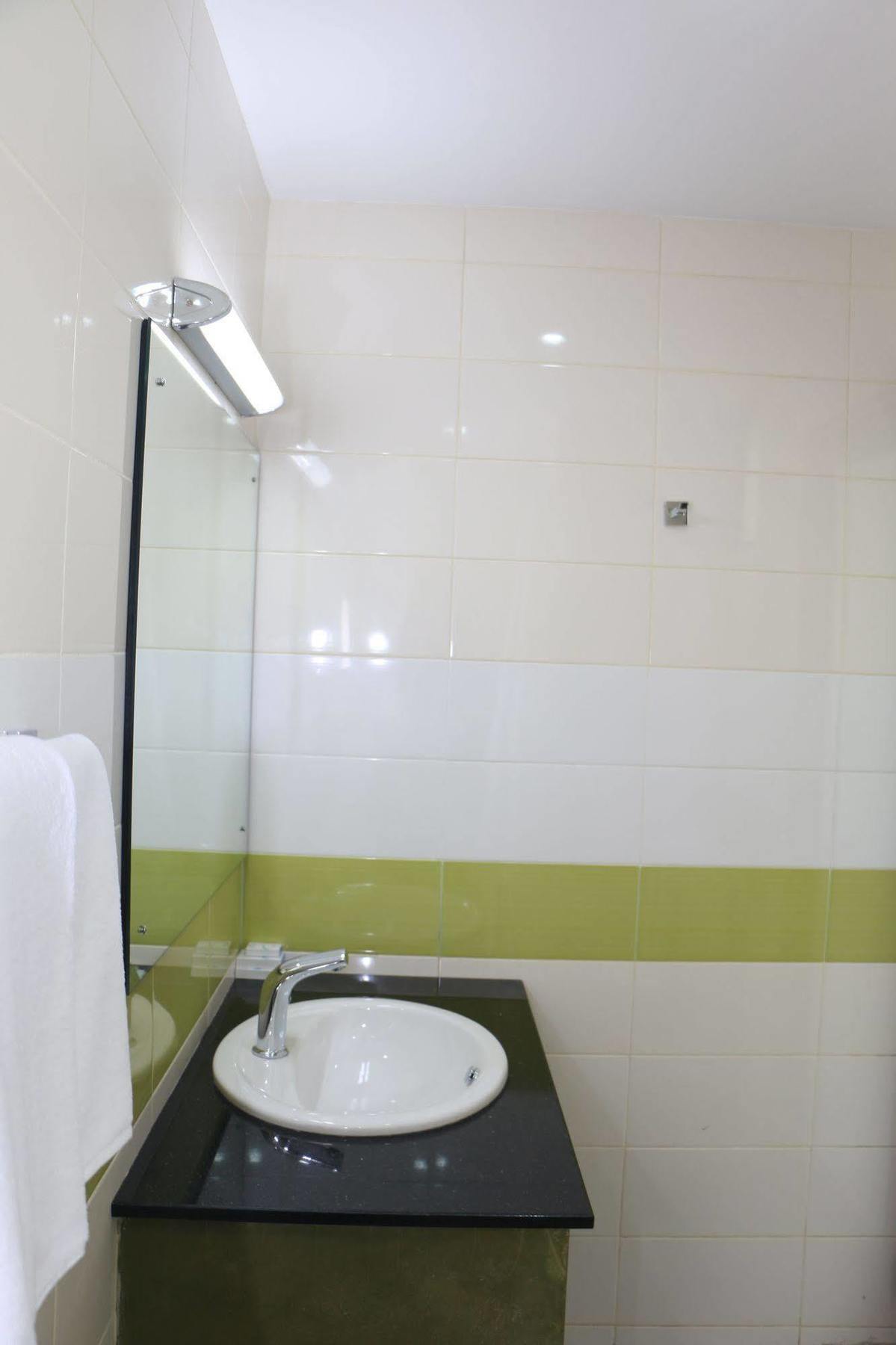 Saninro Hotel - Ragama Ngoại thất bức ảnh
