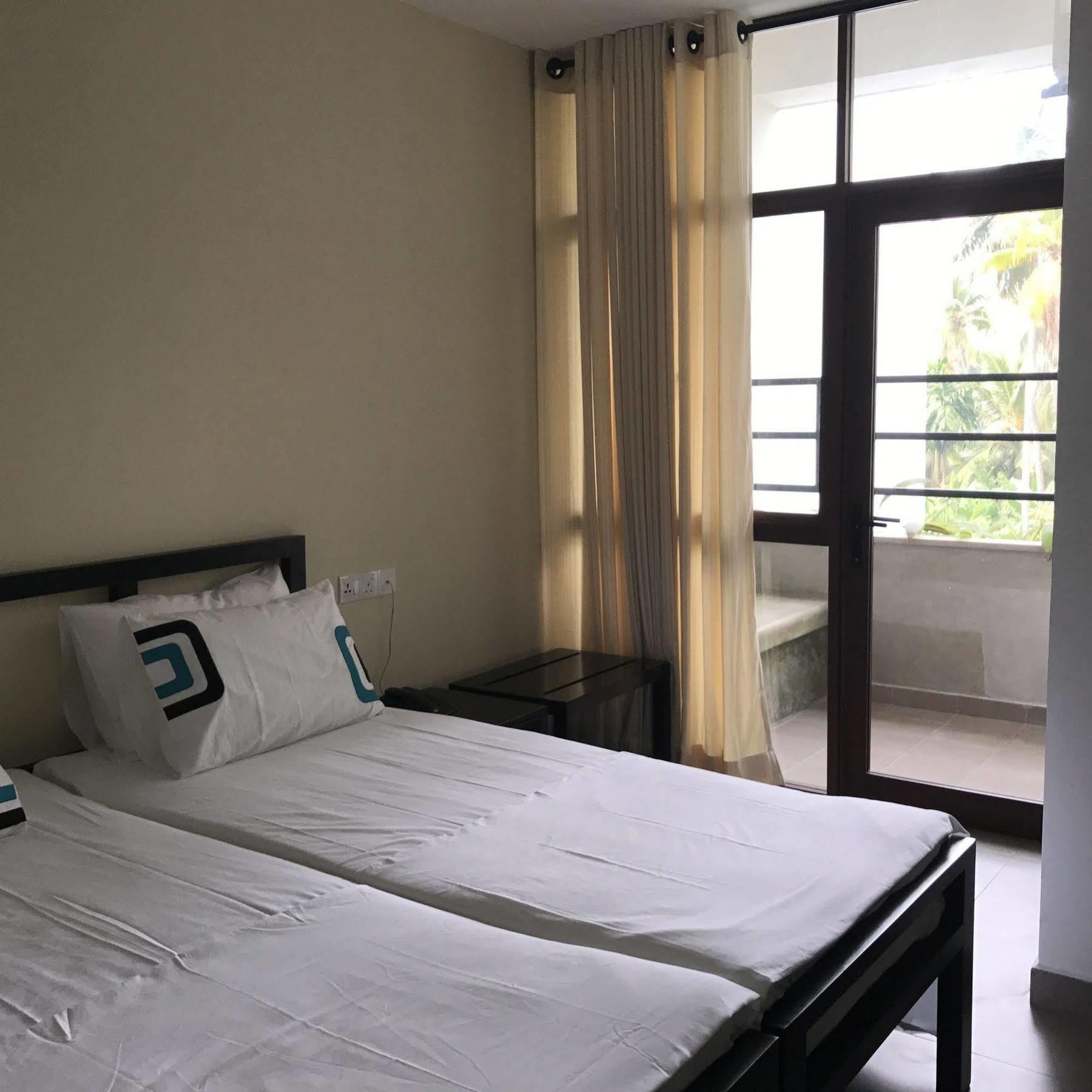Saninro Hotel - Ragama Ngoại thất bức ảnh